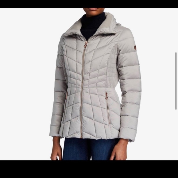 NWOT Bernardo fitted packable puffer - Picture 5 of 13